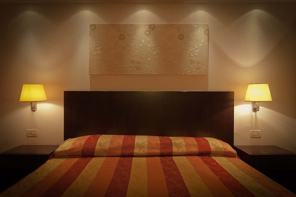 Hotel Arnolfo Aqua Laetitia Spa And Beauty 8/26