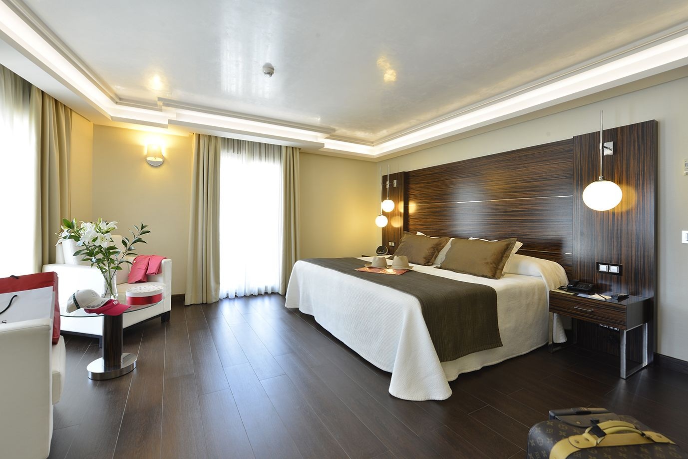 ROOM, DOUBLE BED, LIVING AREA