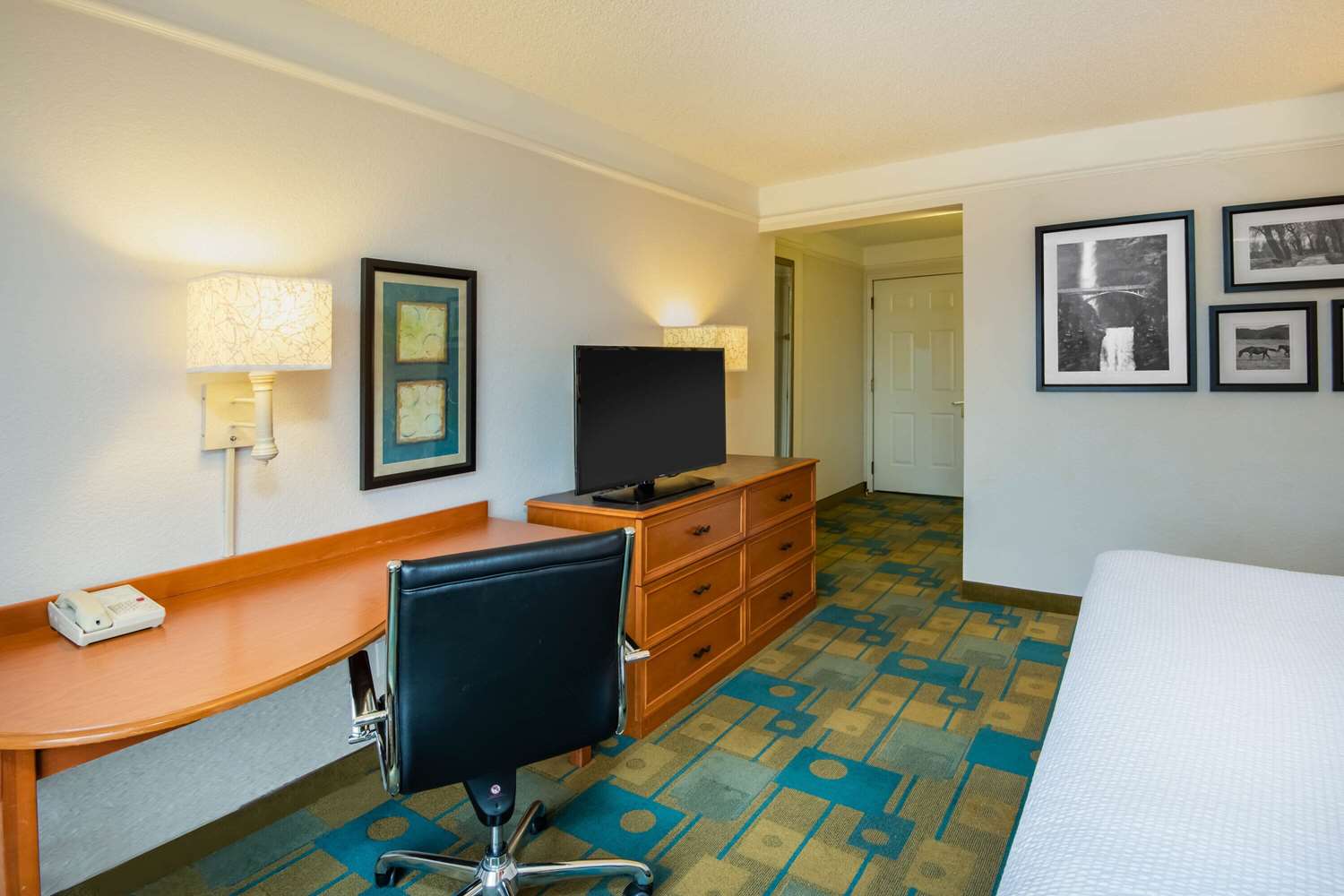 La Quinta Inn & Suites by Wyndham Colorado Springs South AP 23/33
