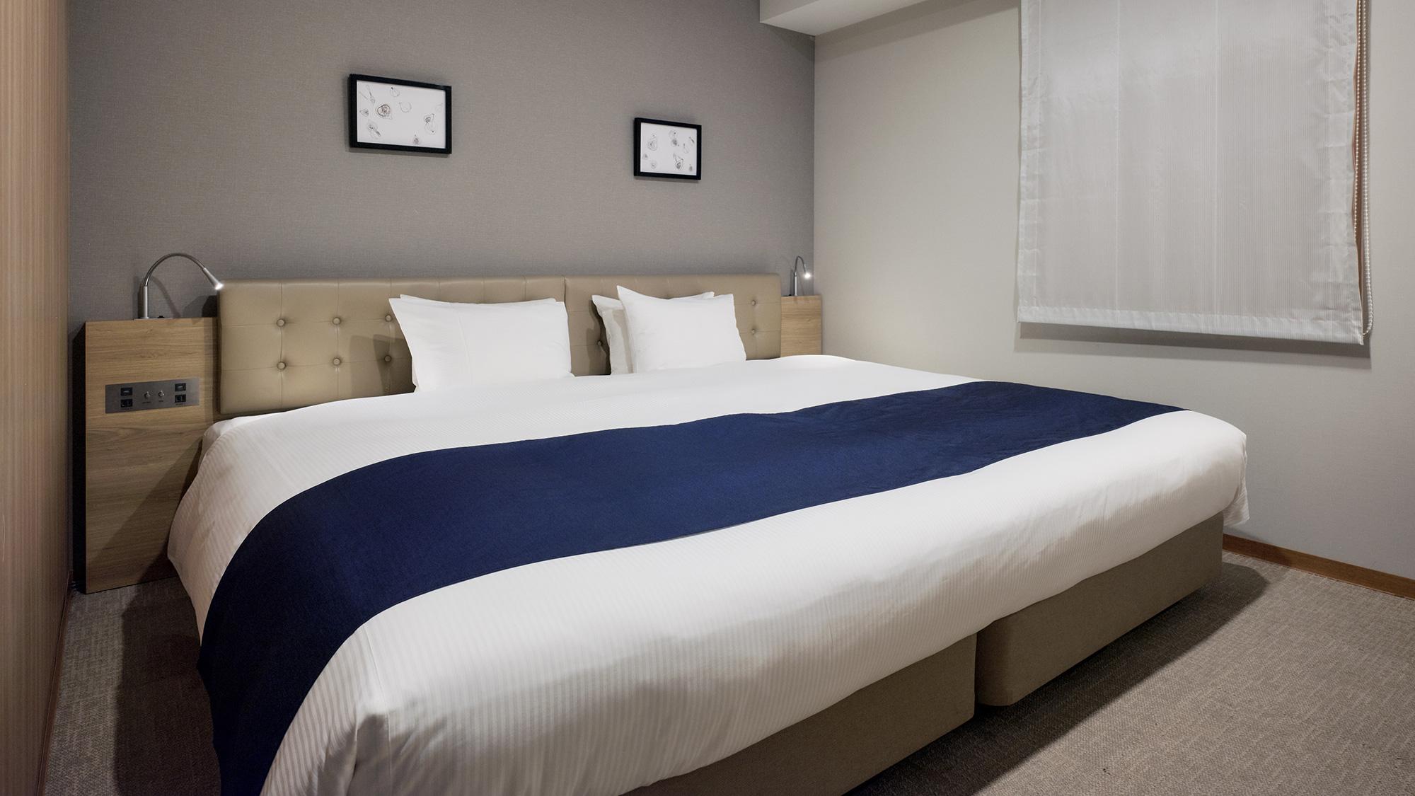 Hollywood, Standard, Twin Beds