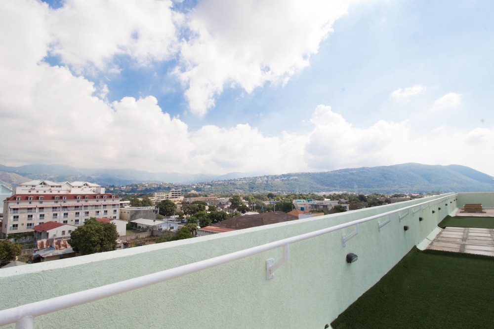 The Bailey's New Kingston Suites 14/23