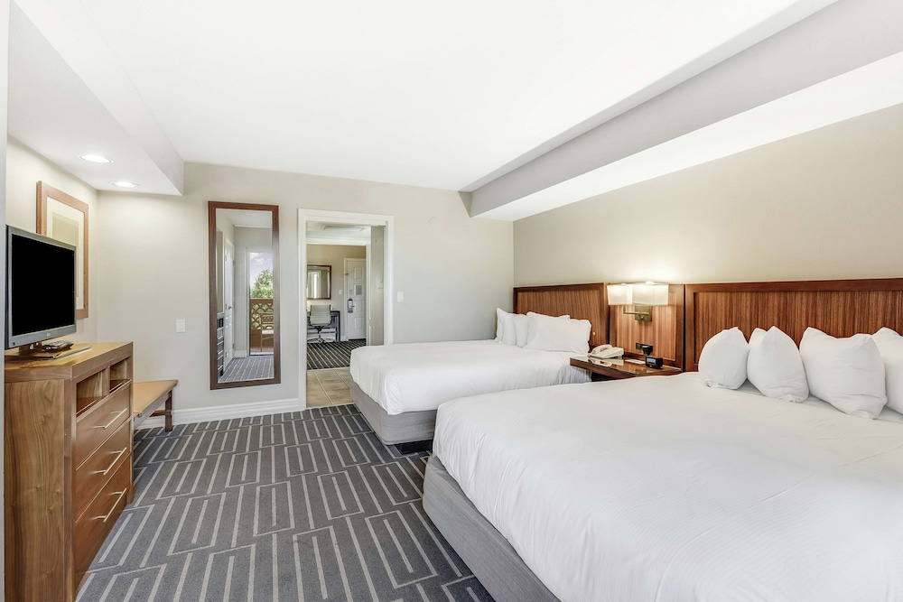 Hilton Phoenix Tapatio Cliffs Resort 16/75