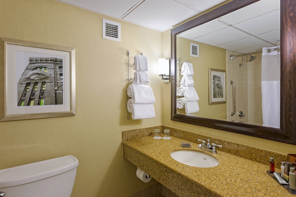 غرفة بسرير كينج لذوي الإعاقة، Houston Marriott Uptown by the Galleria 6/7