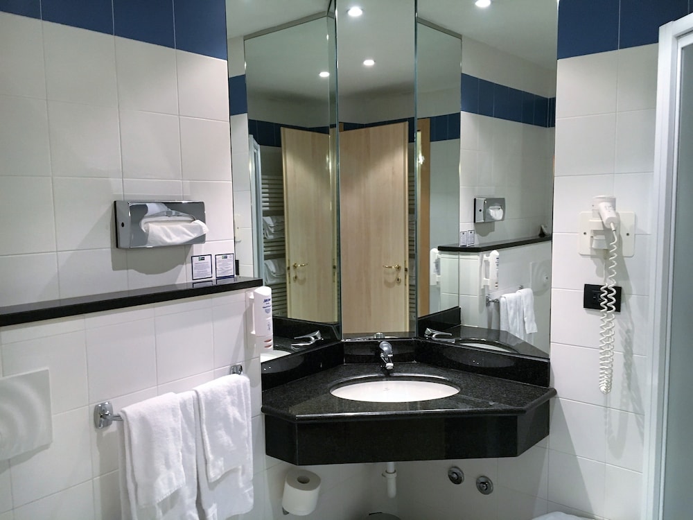 Express Holiday Inn Parma 14/59