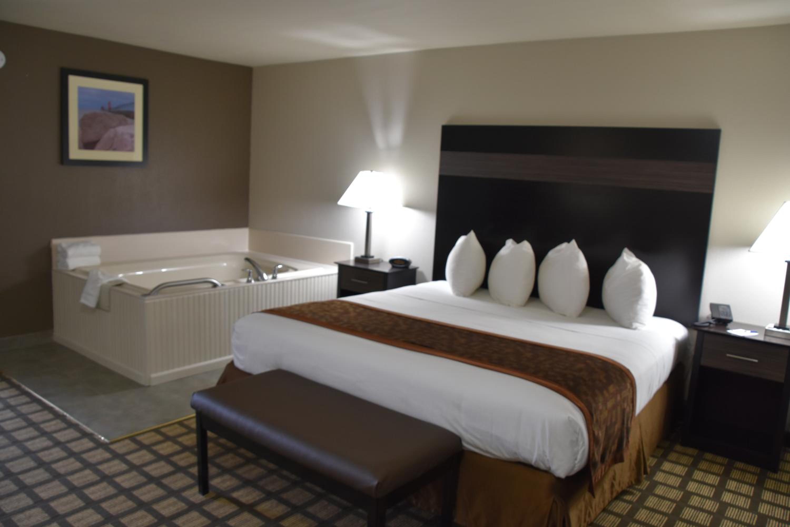 Room, King Bed, Hot Tub, Exterior Entrance