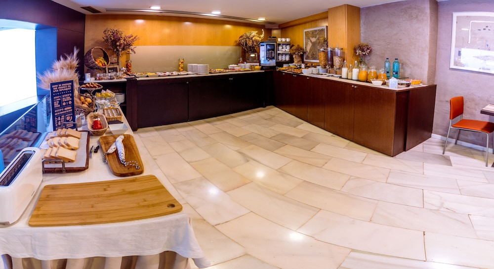 Madanis Hotel 5/50