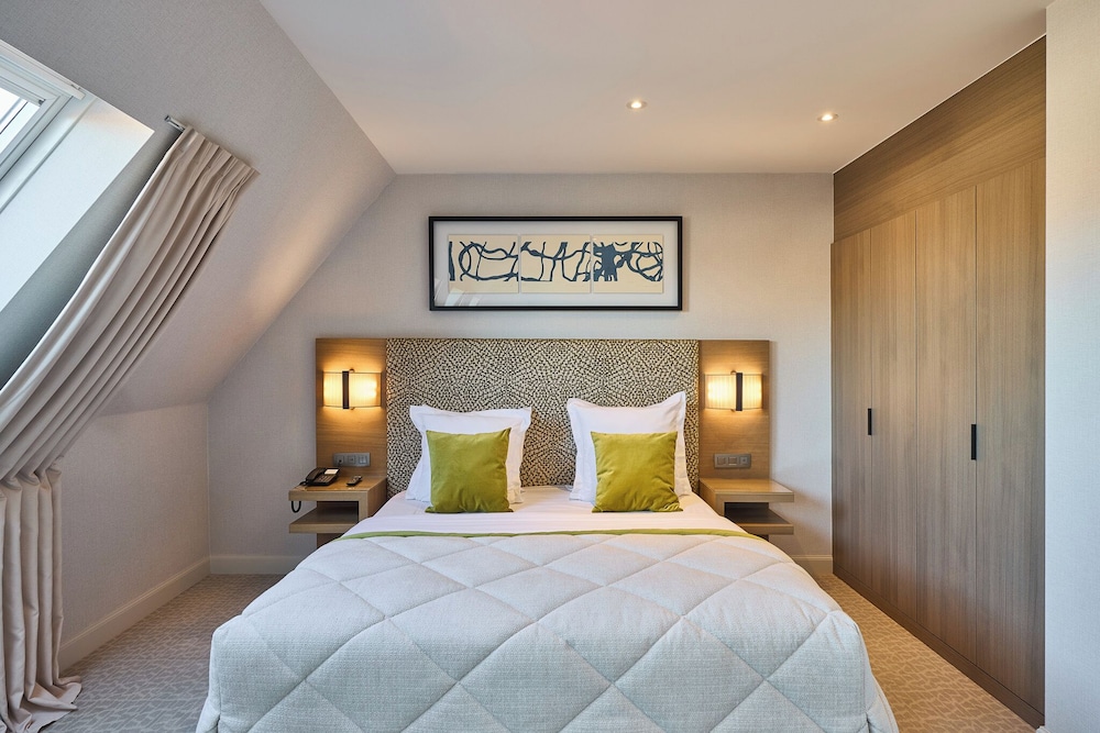 Superior Pent Room.