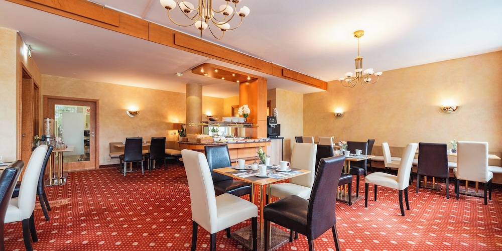 PLAZA INN Rieker Stuttgart Hauptbahnhof 55/65