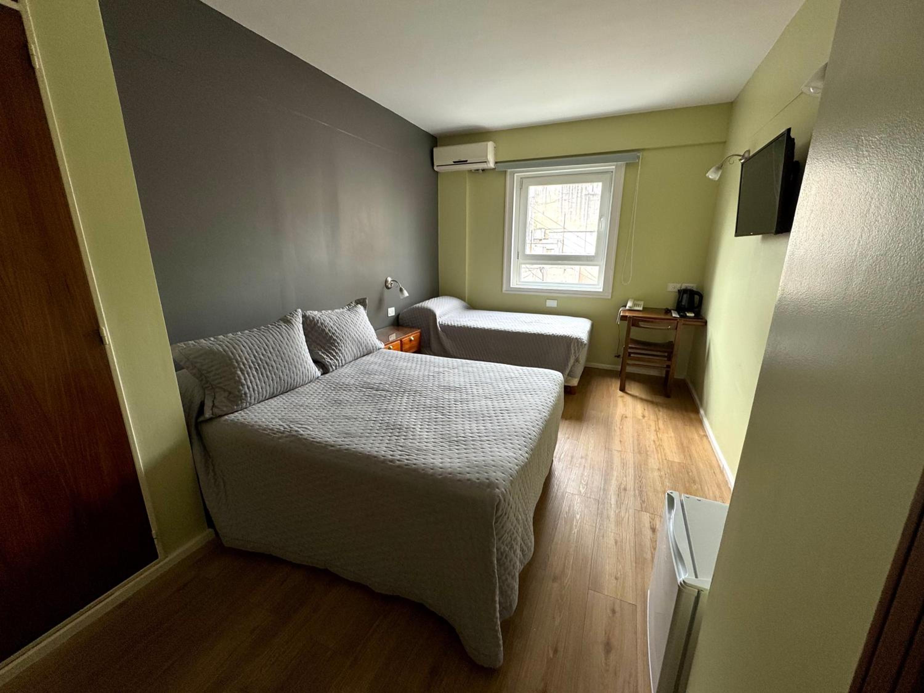 Room, Triple