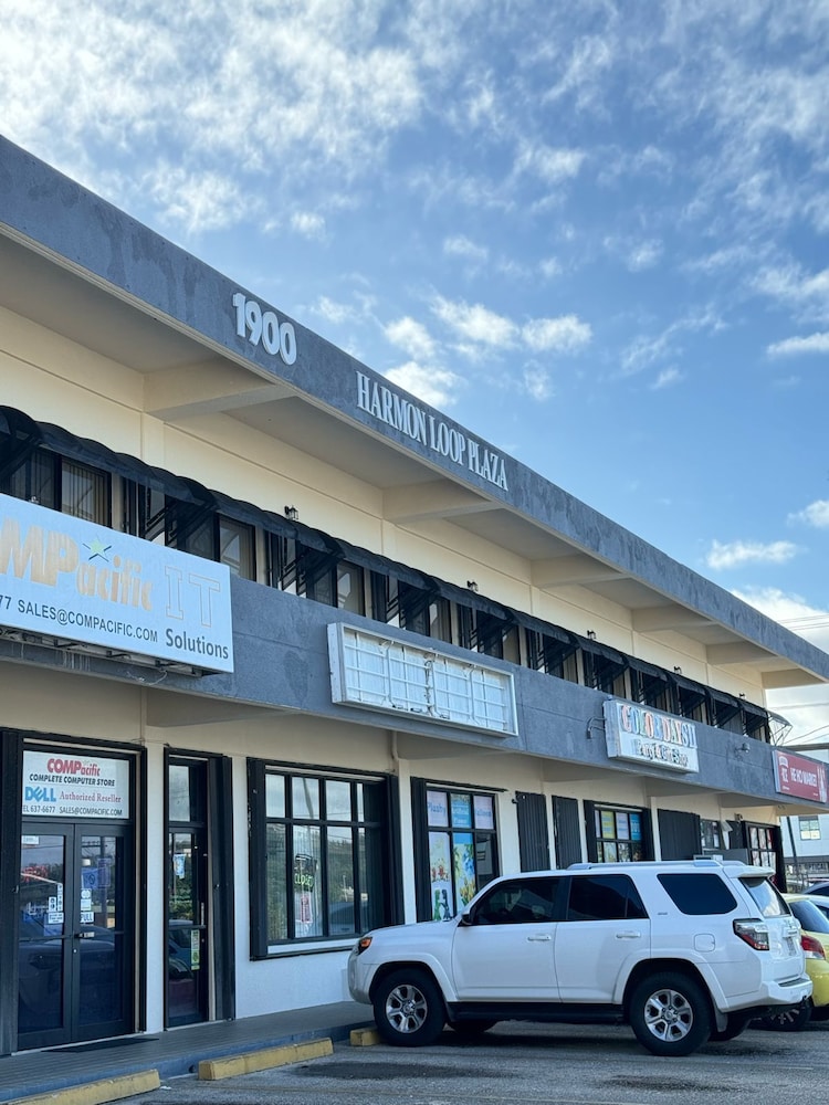 Harmon Loop Hotel 2/36