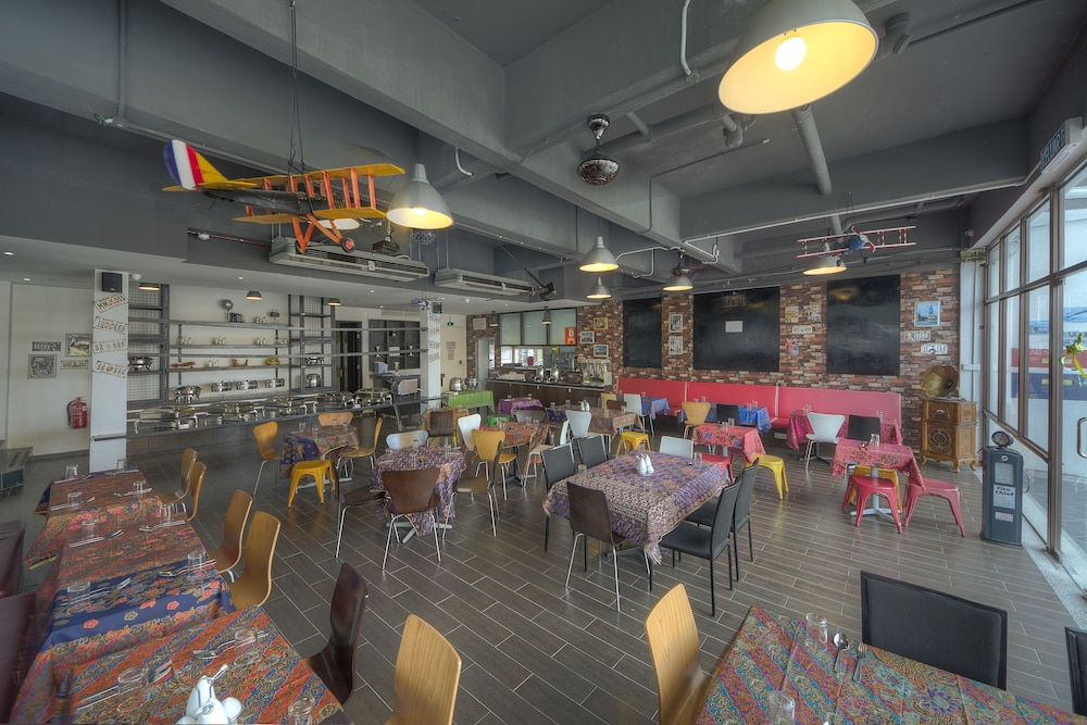 Arenaa Batik Boutique Hotel 43/48