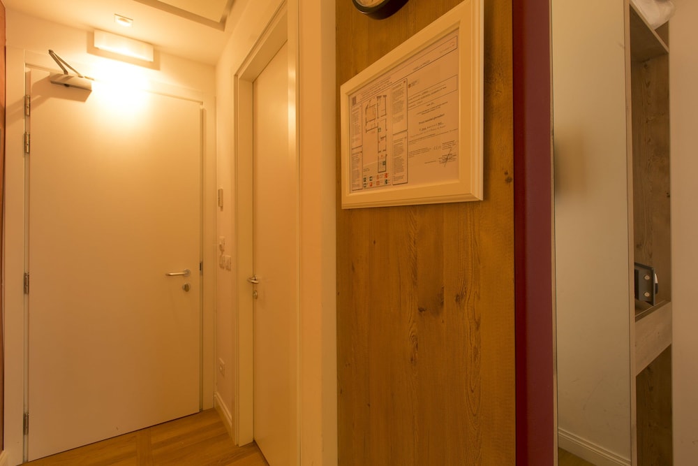 FLORIS HOTEL 46/73