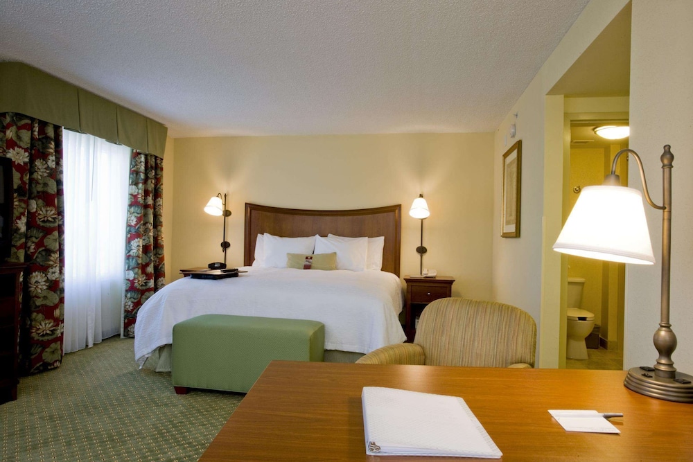 Hampton Inn And Suites Fort Myers Colonial Blvd 16/42