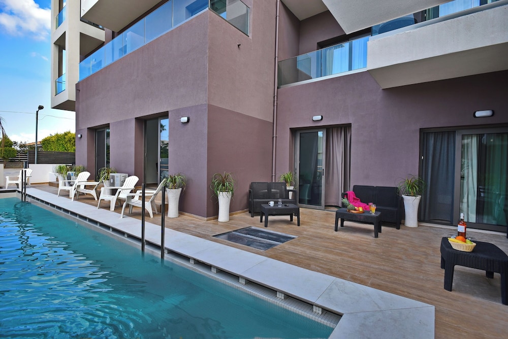 Dionisos Hotel 34/46