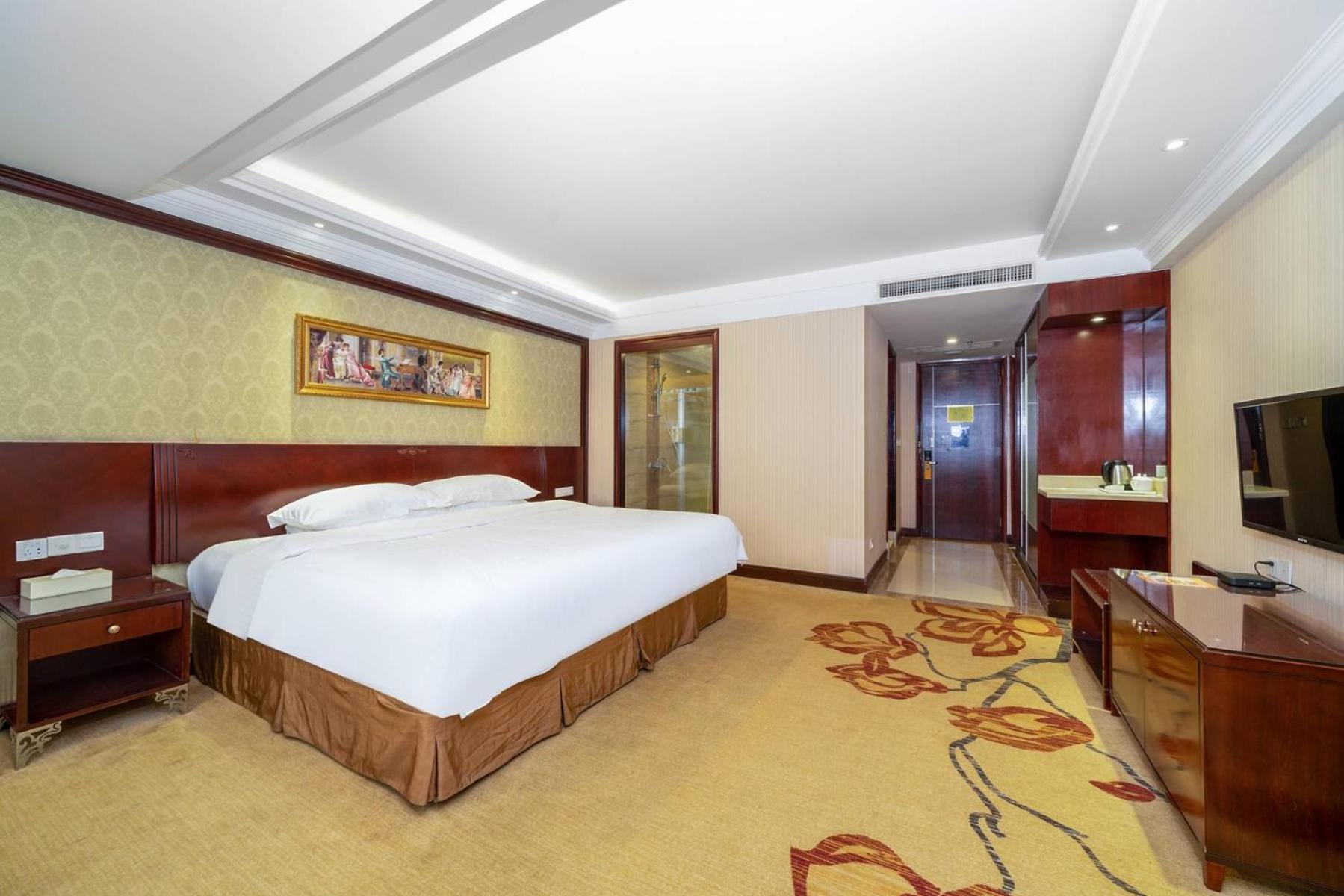 Vienna Hotel (Dongguan Houjie Convention and Exhibition Center) 32/75