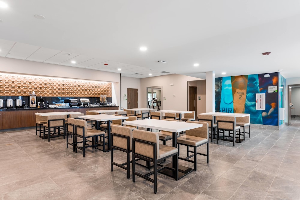 Wingate by Wyndham Geneva at SPIRE Academy 39/56