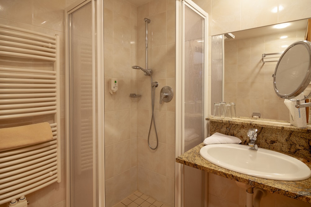 HARMONY SONNSCHEIN HOTEL 50/50