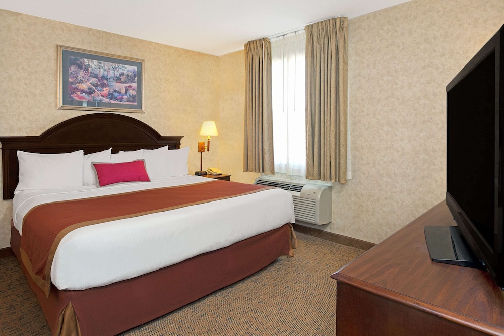 Hawthorn Extended Stay by Wyndham Cincinnati/Sharonville 8/24