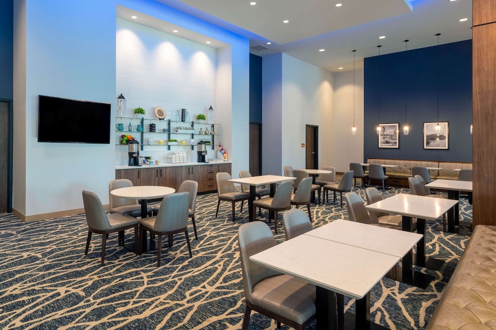 La Quinta Inn Suites By Wyndham Nashville Downtown Stadium 42/52
