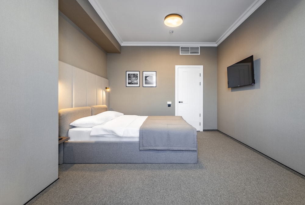 SUPERIOR, KING BED, CITY VIEW