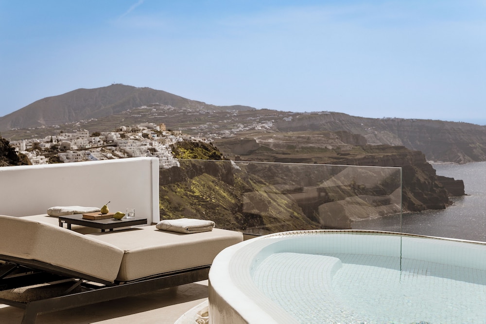 Aqua Luxury Suites 44/75