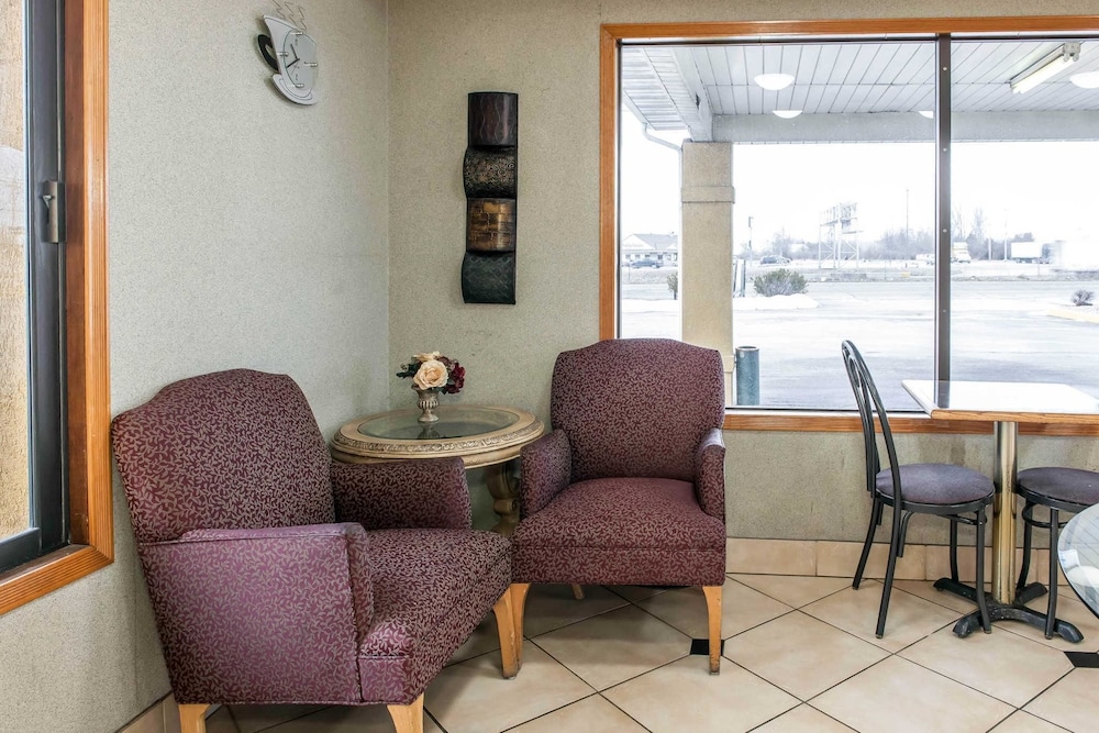 Econo Lodge Seymour, IN 24/37