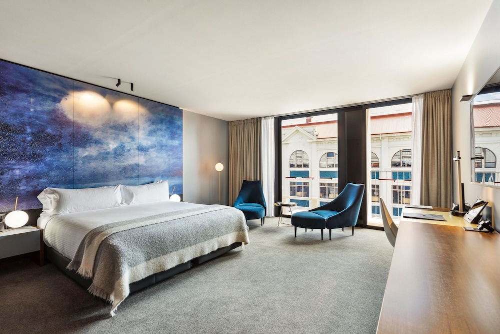 MACQ 01 HOTEL 25/69