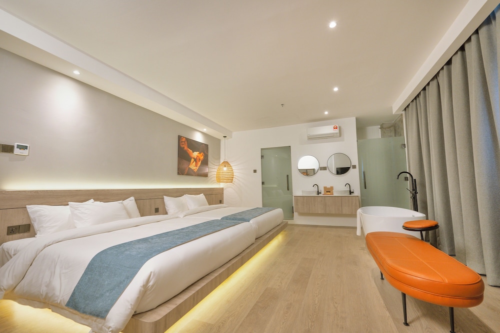 Theatre Hotel Kuching 7/16