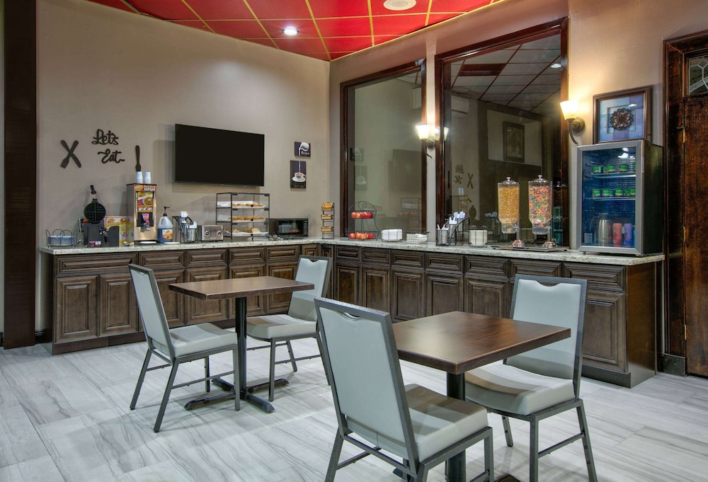Ramada by Wyndham Diamondhead I-10/Gulfport 39/47