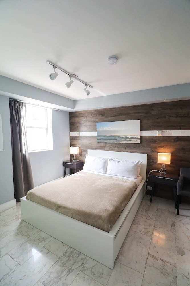 The Mercury All-Suites Hotel 16/33
