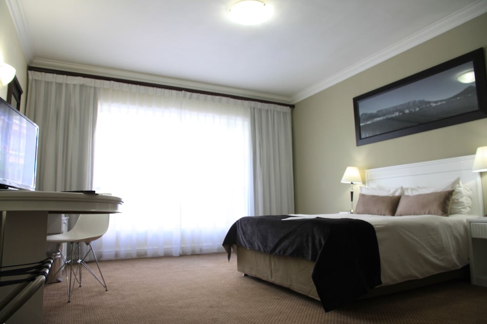 The New Tulbagh Hotel 8/29