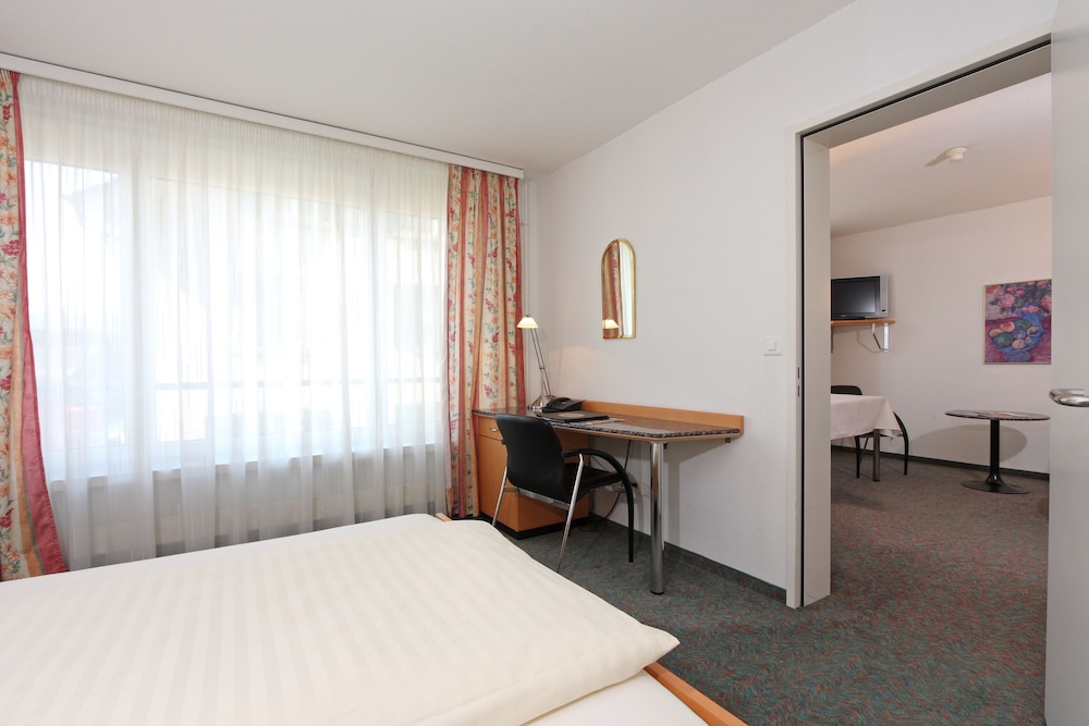 Hotel Conti 12/58