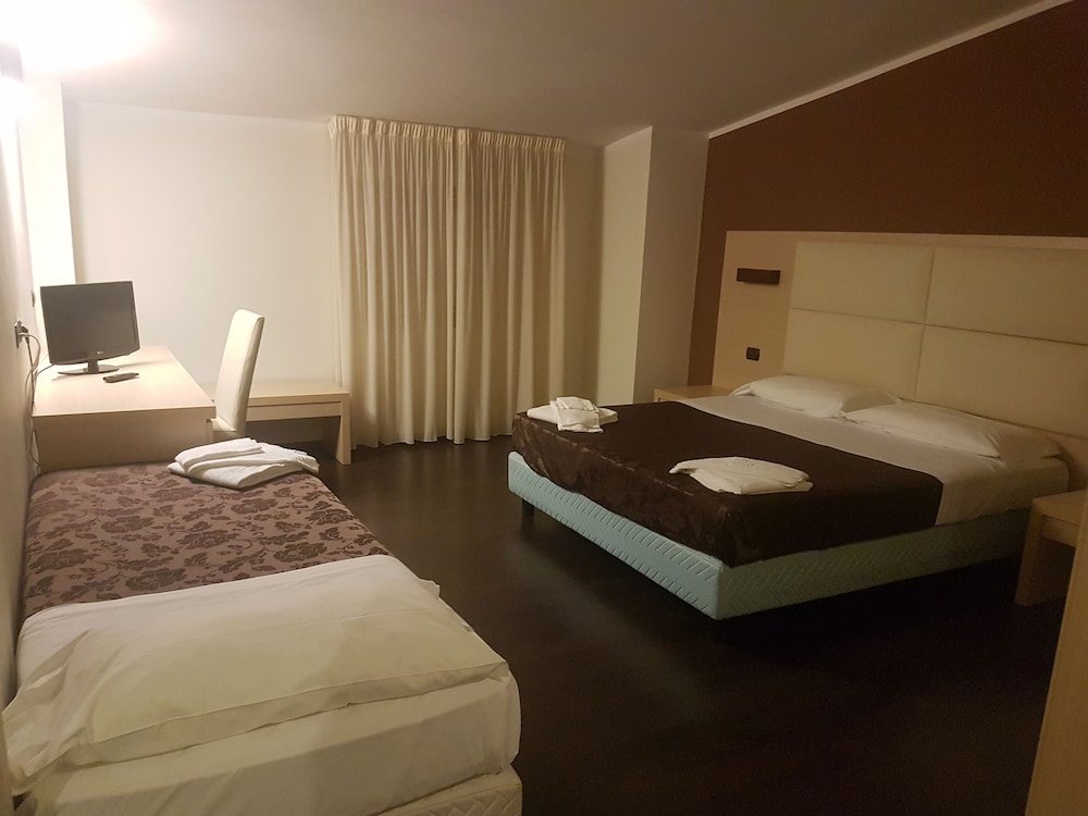 Hotel Sogni D Oro Airport Formerly Hotel Morgan 13/47
