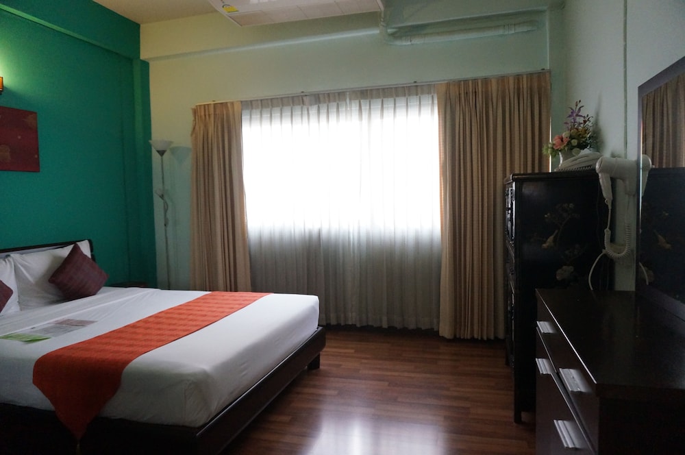 Maninarakorn Hotel 13/49