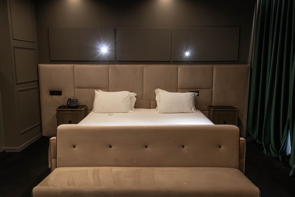 PRESIDENTIAL, SUITE