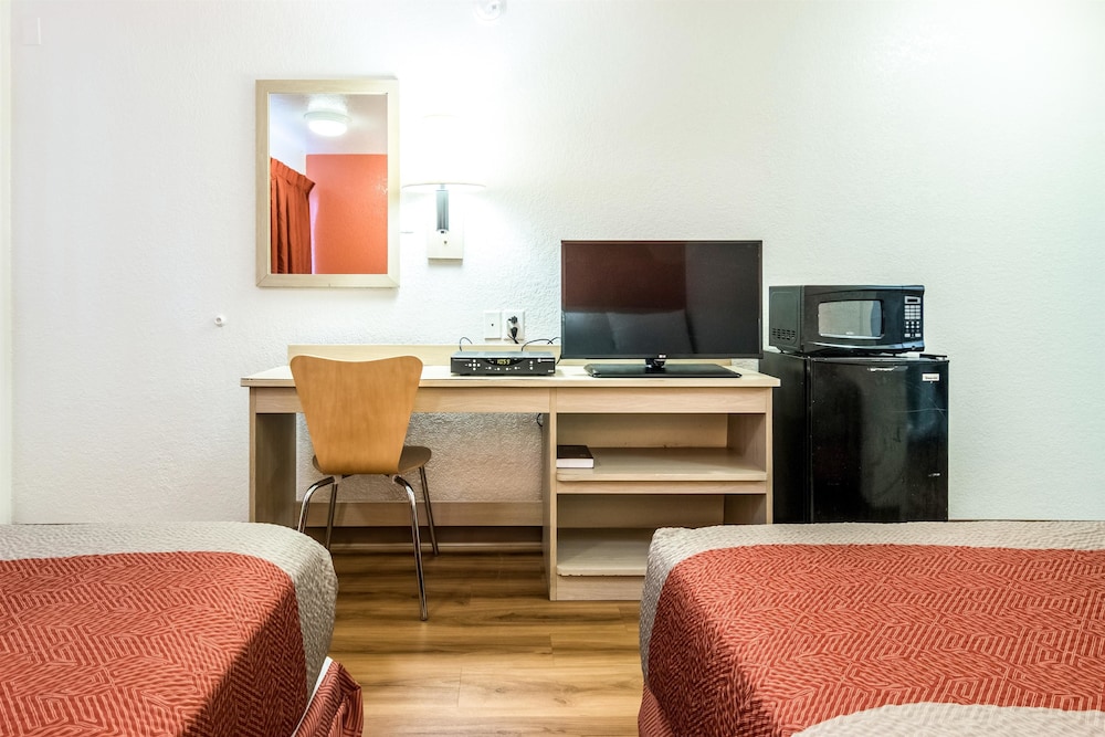 Motel6 Longview, TX 48/64