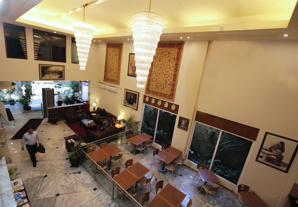 Embassy Inn 36/50