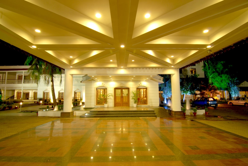 Chanakya Bnr Hotel 4/27