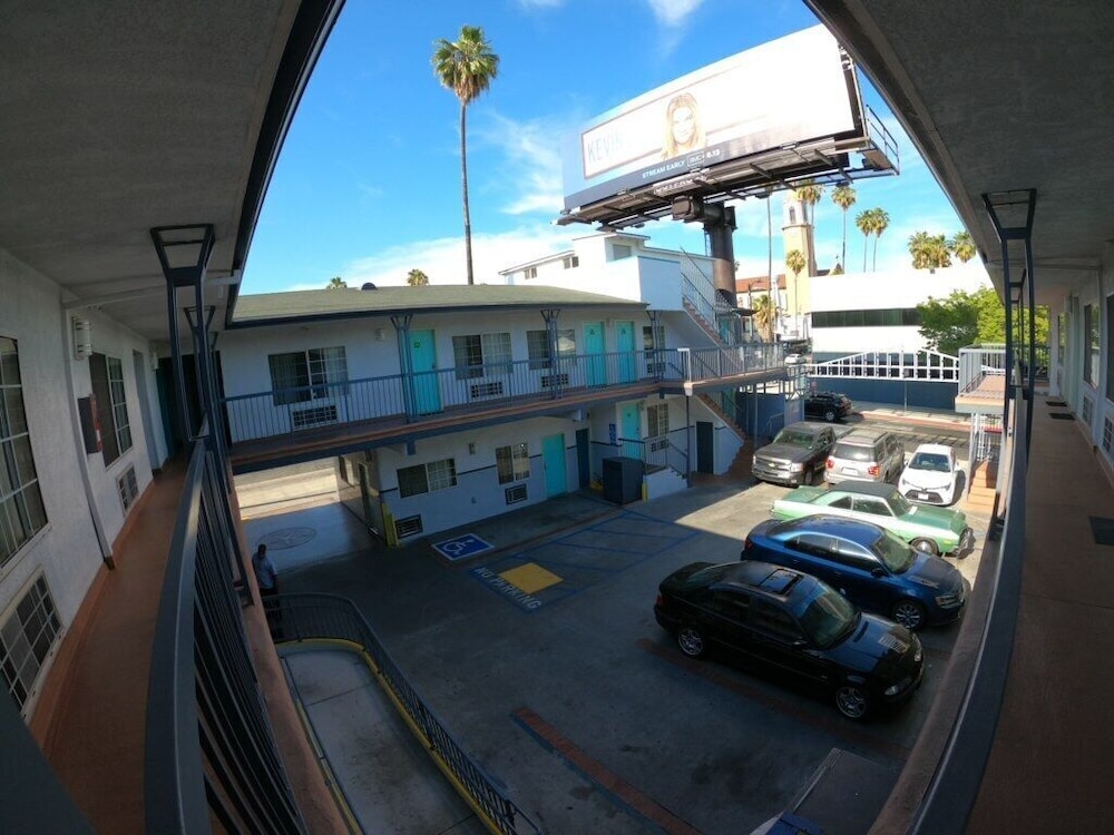 Hollywood Guest Inn 13/23