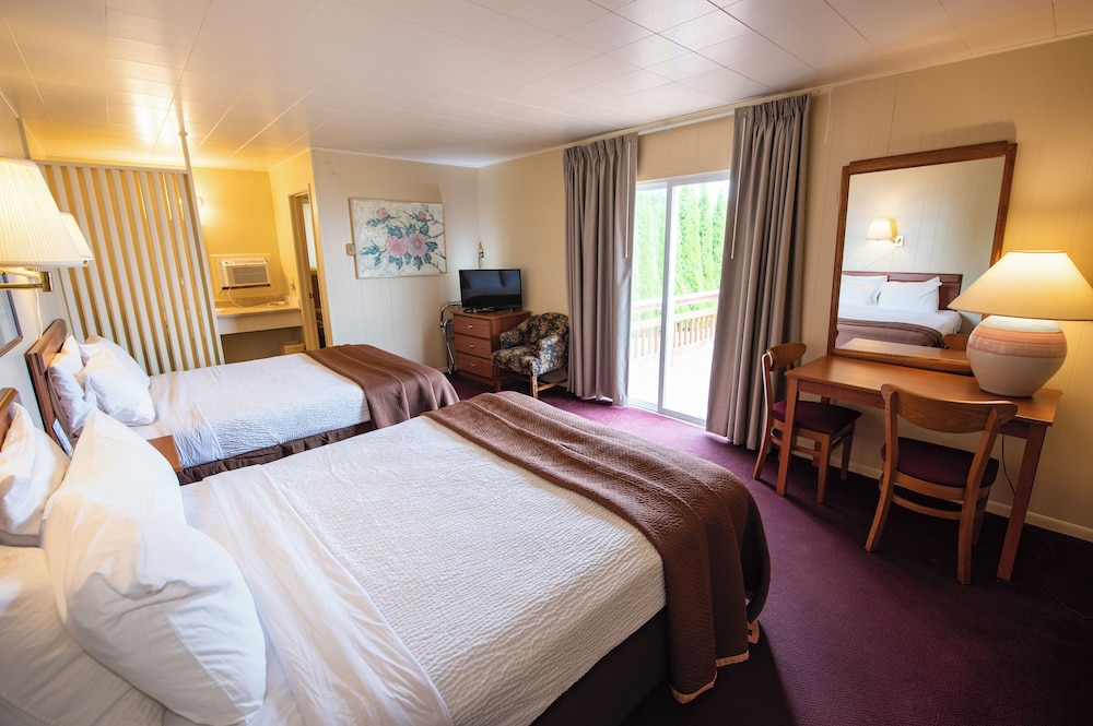 ROOM, 2 QUEEN BEDS, LAKE FRONT