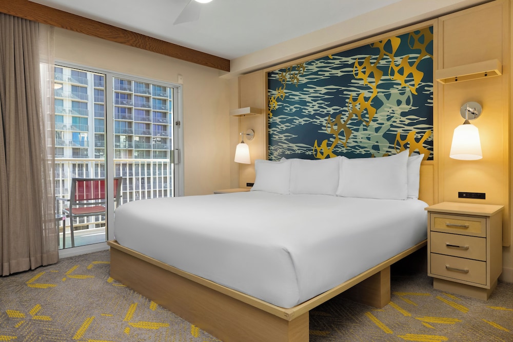 2 BEDROOMS, SUITE, KITCHENETTE