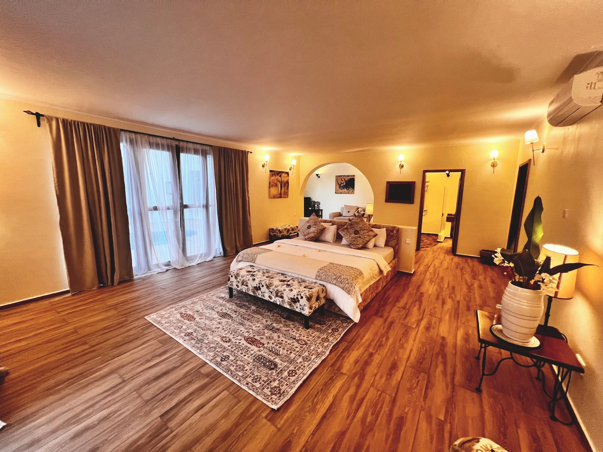 جناح رئاسي بسرير كينج