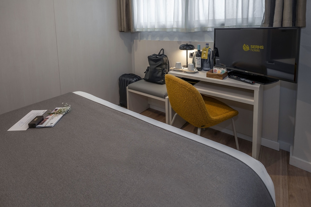 Serhs Carlit Boutique Hotel 61/66