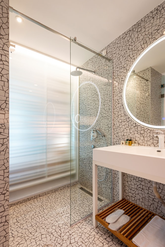 Carine Hotel Kumbor 47/50
