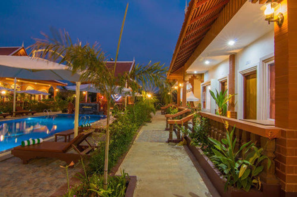 Ravorn Villa Boutique 60/66
