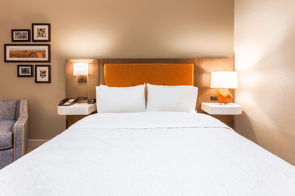 Hampton Inn Cedar Rapids 16/33