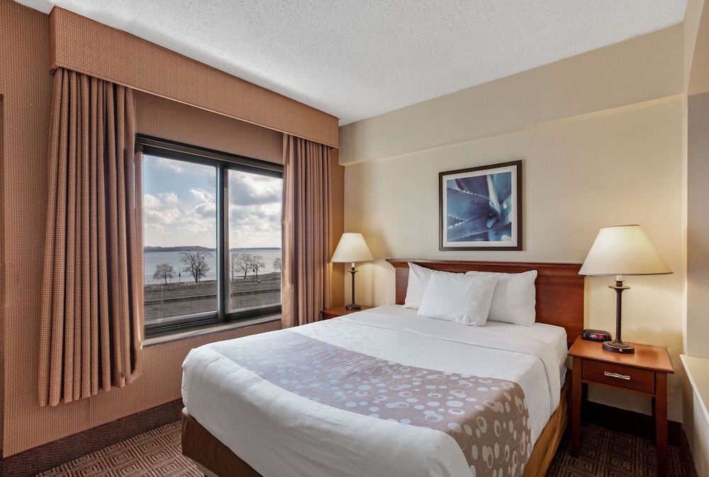 La Quinta Inn & Suites by Wyndham New Haven 19/49