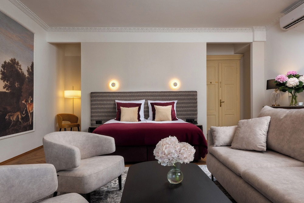 Palladian Hotel 49/67