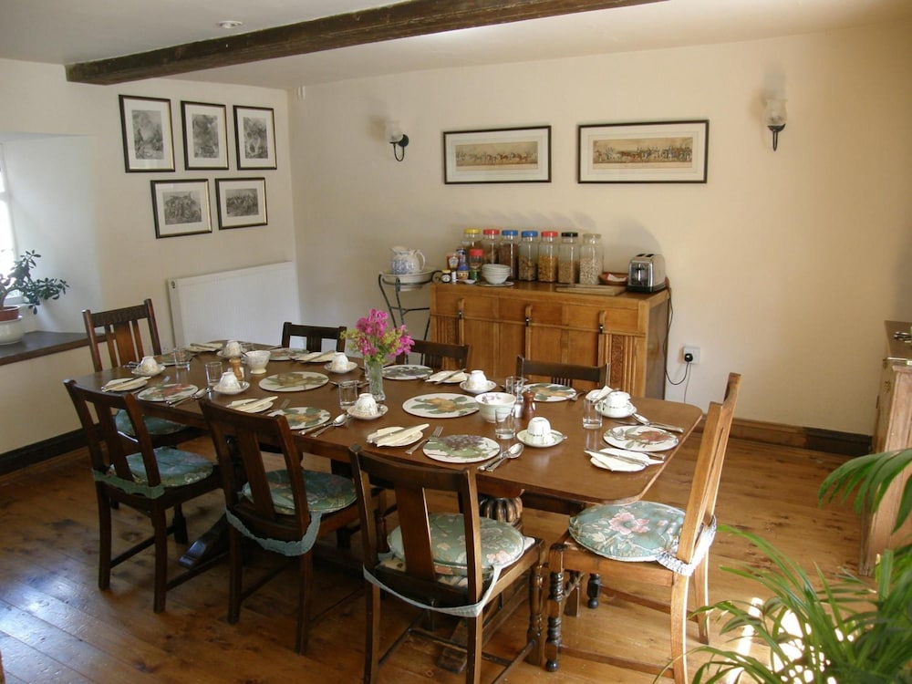 Lea House Bed and Breakfast 46/56