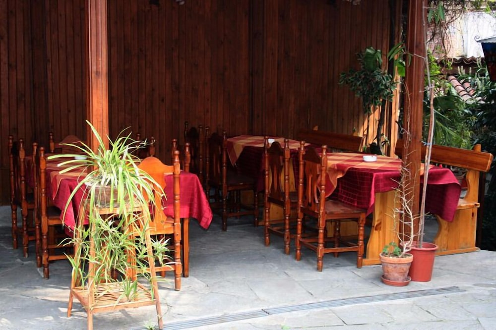 Alafrangite Hotel 25/33